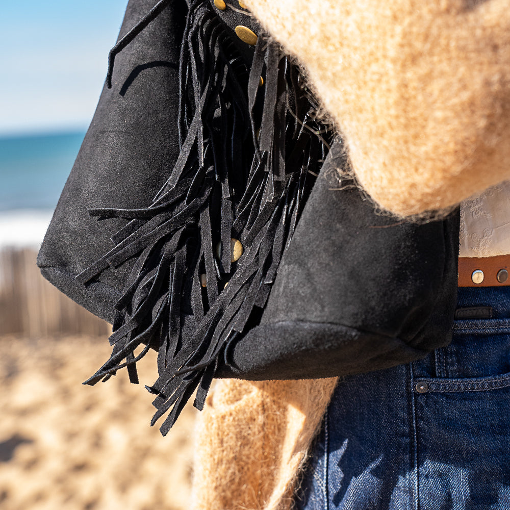 sac fourre tout en cuir noir clous et franges