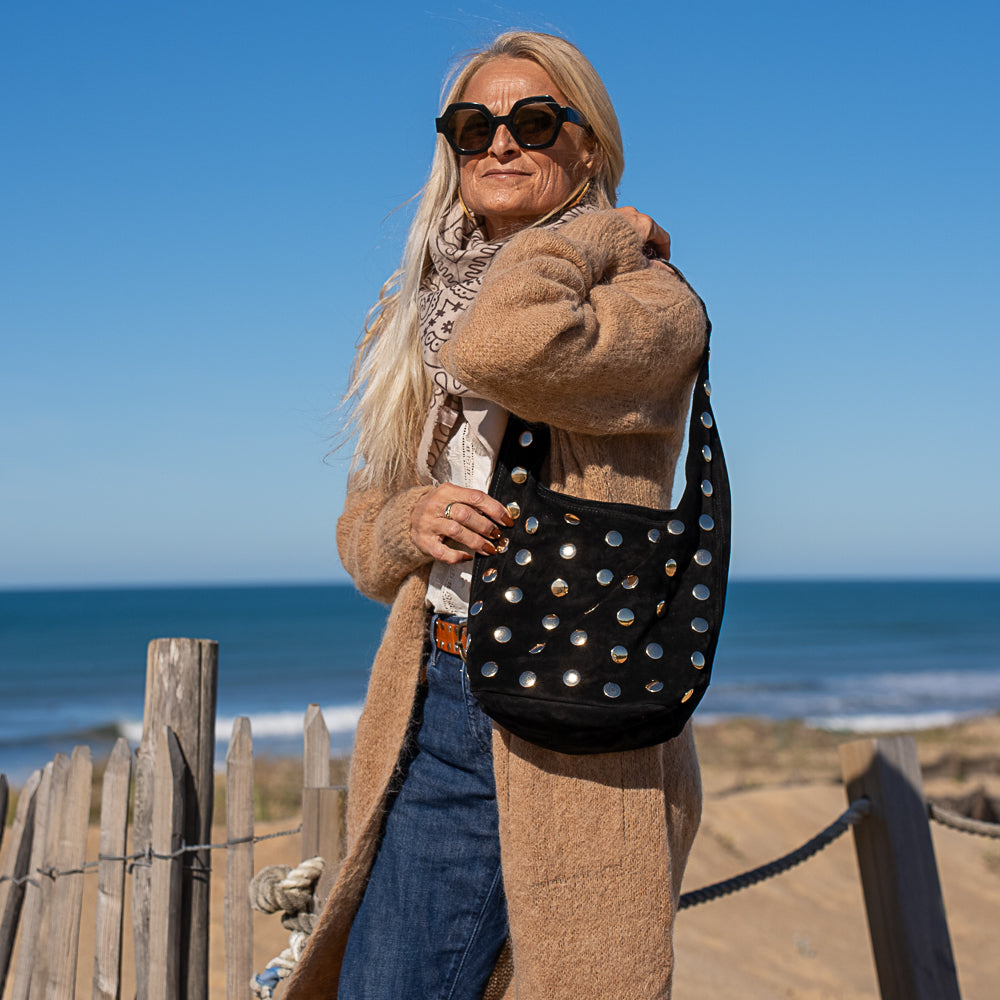 sac fourre tout en cuir suede avec clou argenté